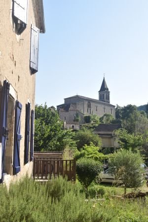 Vue du bas de Cabrerets vers l'église